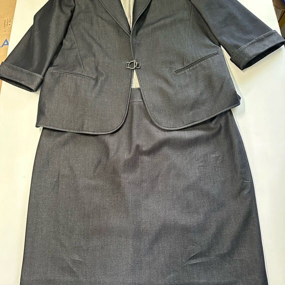 Tahari women’s 18 two-piece blazer and skirt set jacket, rolled cuffed sleeve - Picture 16 of 16